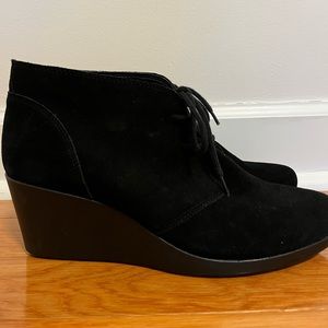 Crocs suede booties size 9.5.